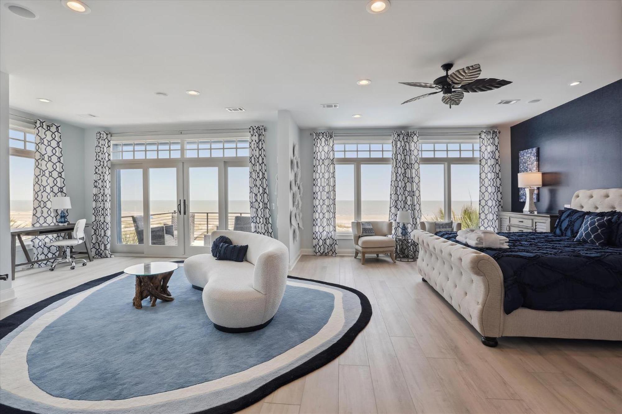 Holiday home 7 Singleton Place- Oceanfront, Private Pool, Renovated, Free Activities Included *