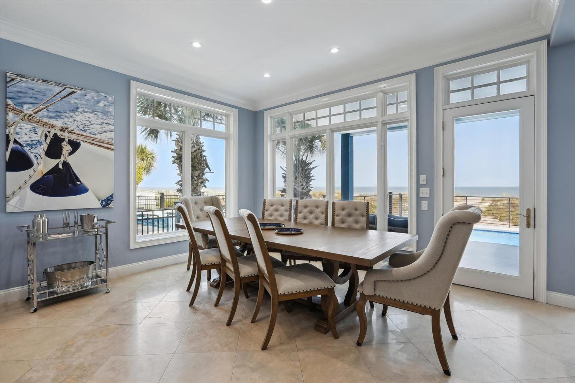 Holiday home 7 Singleton Place- Oceanfront, Private Pool, Renovated, Free Activities Included *