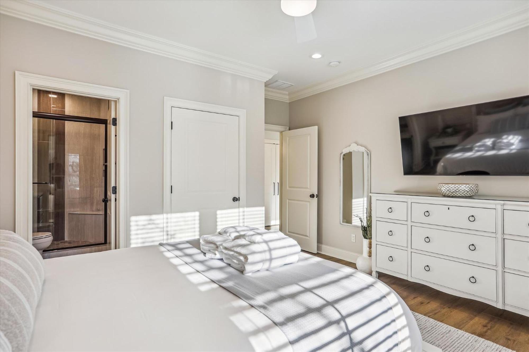 Holiday home 3 Shore Crest Lane- Chefs Kitchen, Game Room, Near Beach, Private Pool, Free Activities Included *