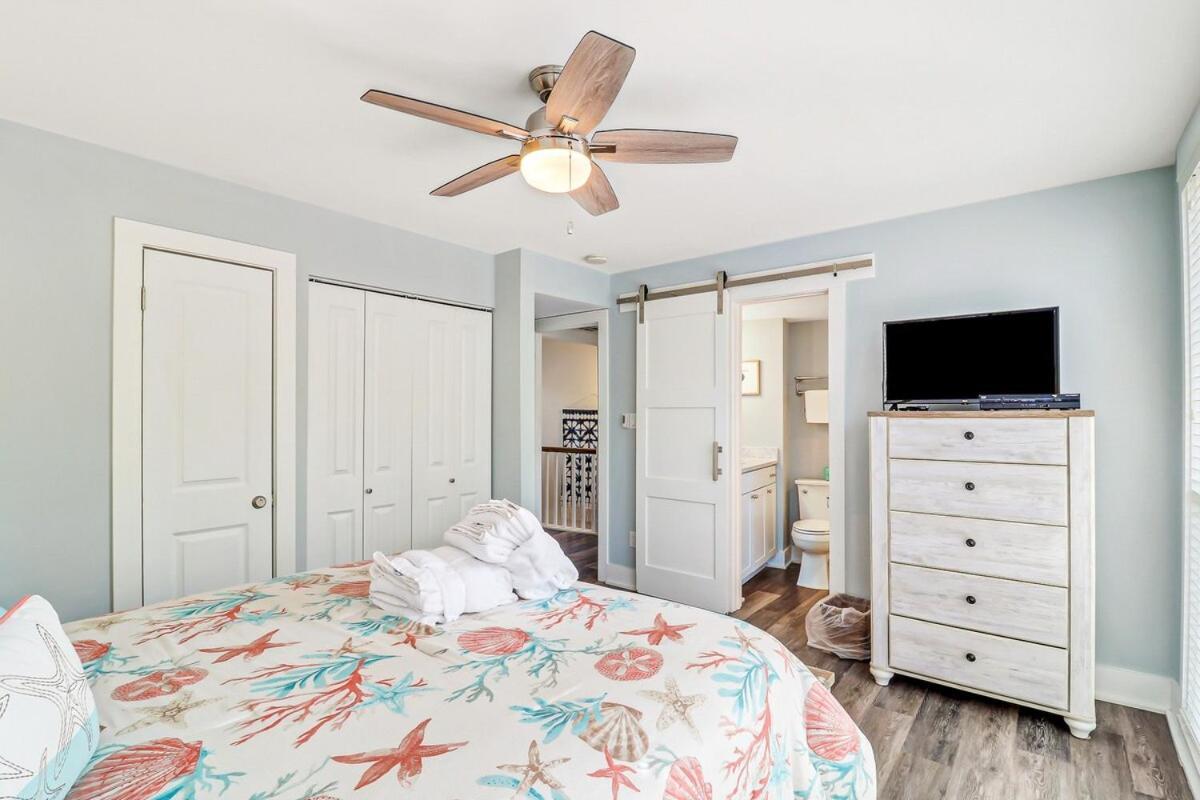 Beautiful Seascape -upgraded 2 Bd 2 Ba Holiday home