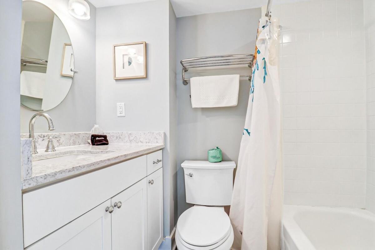 Beautiful Seascape -upgraded 2 Bd 2 Ba *