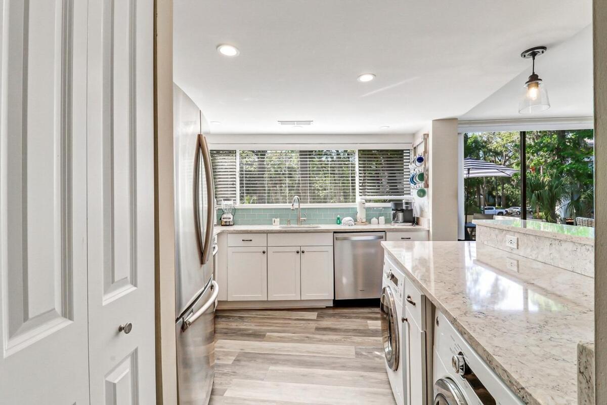 Beautiful Seascape -upgraded 2 Bd 2 Ba