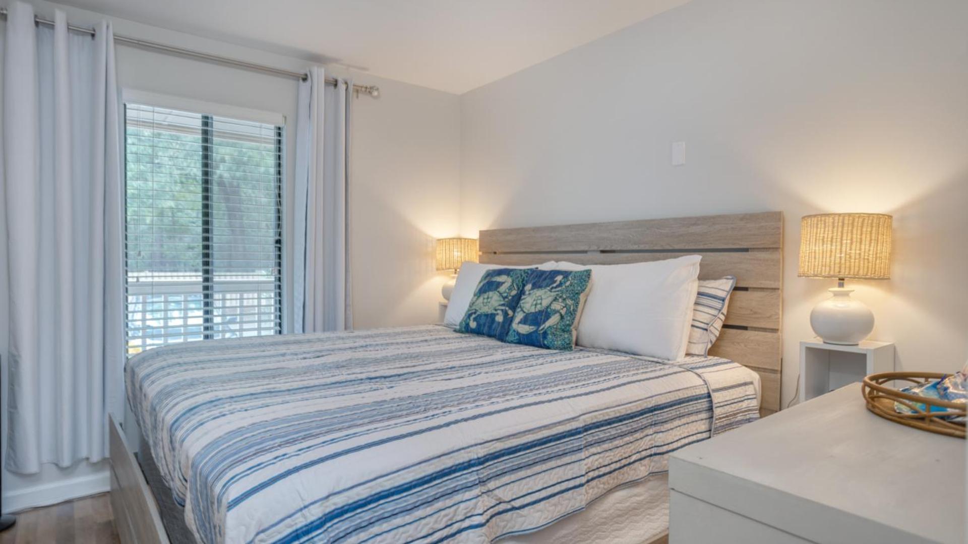 Do Not Wait! Prime Hhi Weather! Book Now, Free Cx Apartment