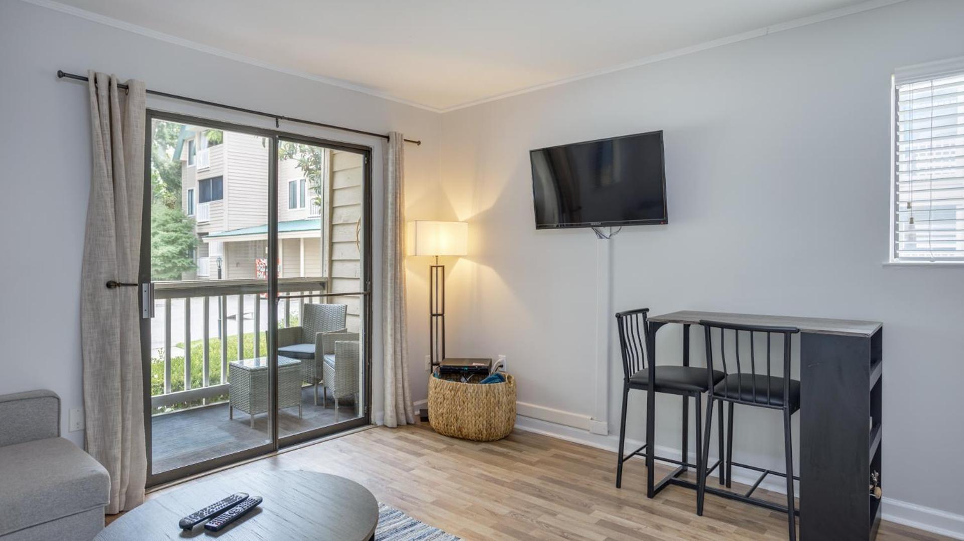 Apartment Do Not Wait! Prime Hhi Weather! Book Now, Free Cx *