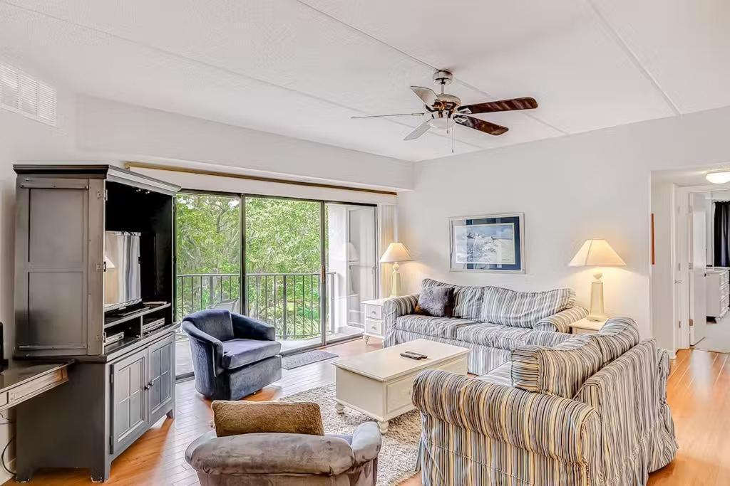 Rare Large 3 Bedroom Near Shops Restaurants & Bars Huge Pool & Free Tennis * Hilton Head Island