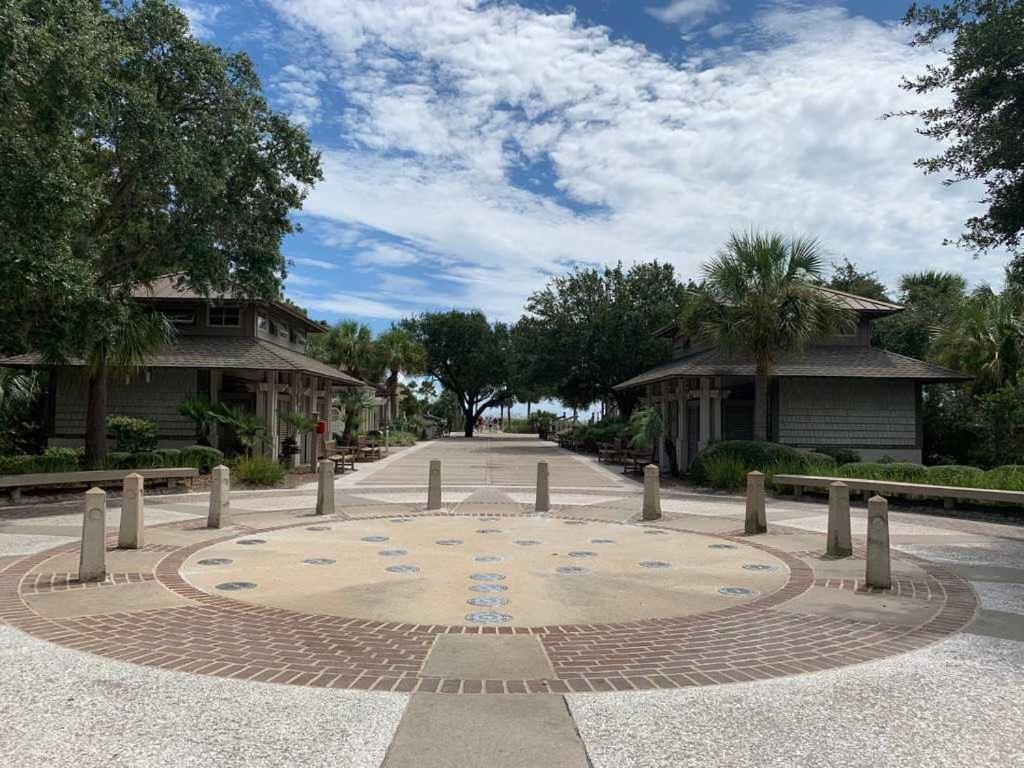 Oceanfront 1 Bedroom Oasis Breakers 208 Hilton Head Island